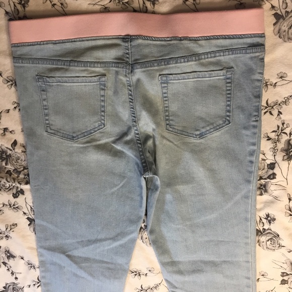 Cat & Jack | Cute Kitten Patch Light Wash Jeggings - Picture 8 of 8